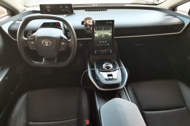 Used Toyota bZ3 2023 517 km Elite PRO Center Console