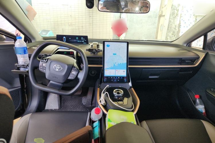 Used Toyota bZ3 2023 616 km Long-Range PRO Center Console