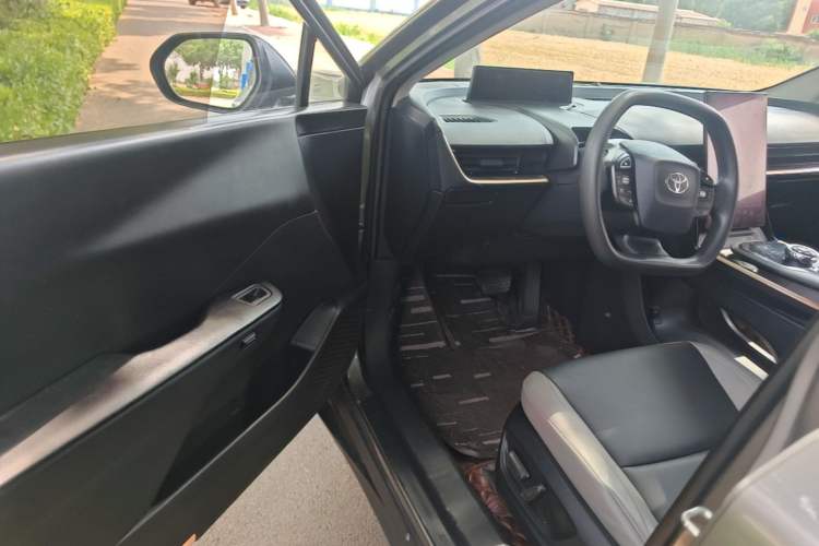 Used Toyota bZ3 2023 517 km Elite PRO Driver Seat