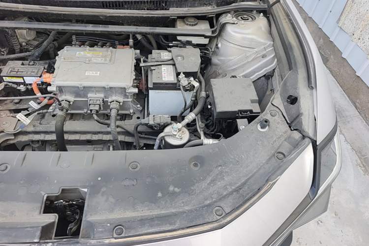 Used Toyota bZ3 2023 517 km Elite PRO Engine Bay Left