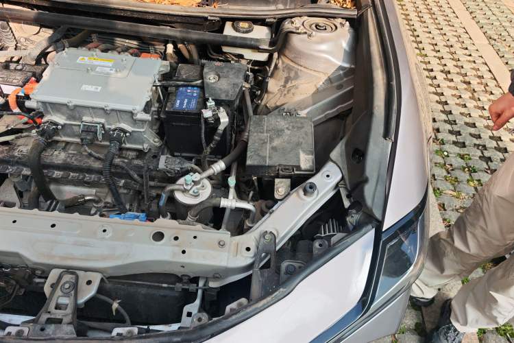 Used Toyota bZ3 2023 517 km Elite PRO Engine Bay Left