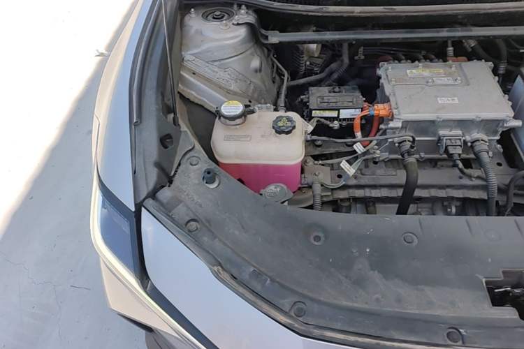 Used Toyota bZ3 2023 517 km Elite PRO Engine Bay Right