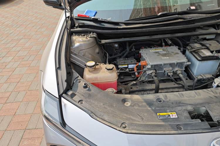 Used Toyota bZ3 2023 517 km Elite PRO Engine Bay Right