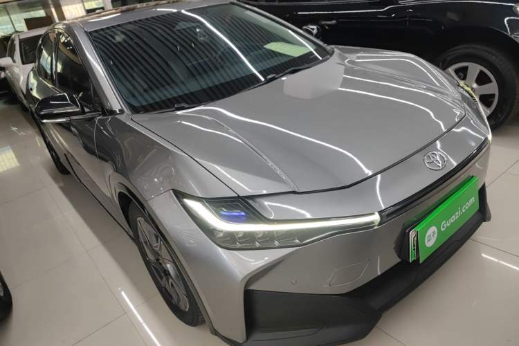 Used Toyota bZ3 2023 616 km Long-Range PRO Exterior 2