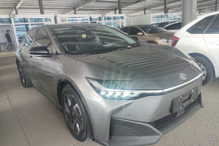 Used Toyota bZ3 2023 616 km Long-Range PRO Front Right 45 Deg