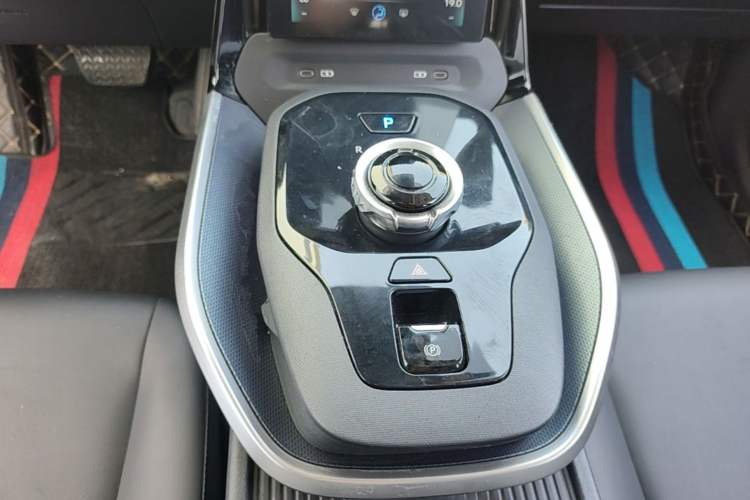 Used Toyota bZ3 2023 517 km Elite PRO Gear Lever
