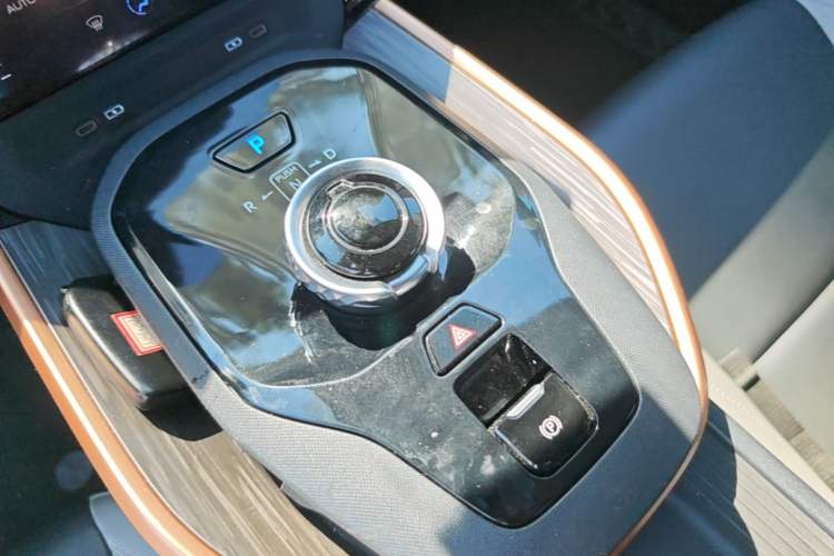 Used Toyota bZ3 2023 616 km Long-Range PRO Gear Lever