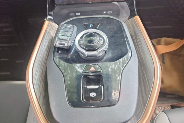 Used Toyota bZ3 2023 517 km Elite PRO Gear Lever