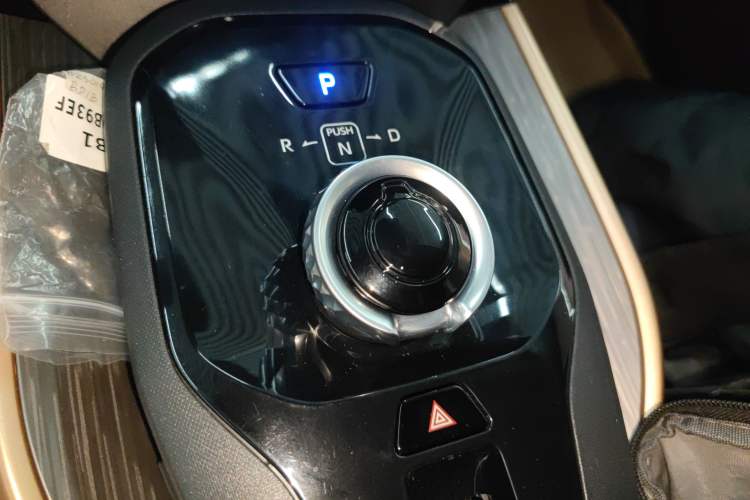 Used Toyota bZ3 2023 616 km Long-Range PRO Gear Lever