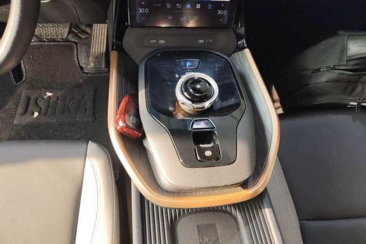 Used Toyota bZ3 2023 616 km Long-Range PRO Gear Lever