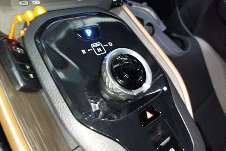 Used Toyota bZ3 2023 616 km Long-Range PRO Gear Lever
