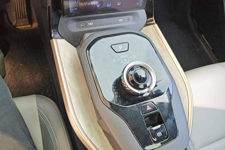 Used Toyota bZ3 2023 517 km Elite PRO Gear Lever