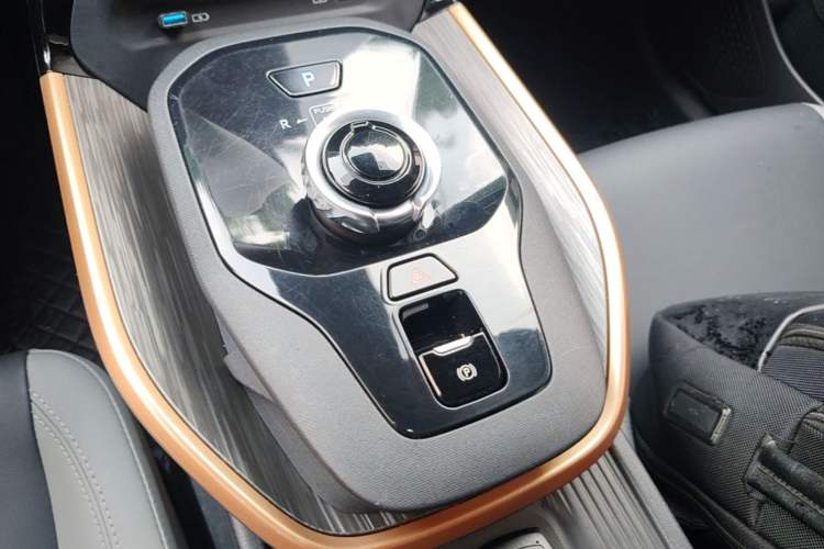 Used Toyota bZ3 2023 616 km Long-Range PRO Gear Lever