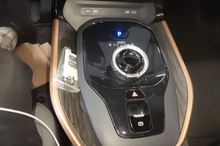 Used Toyota bZ3 2023 517 km Elite PRO Gear Lever