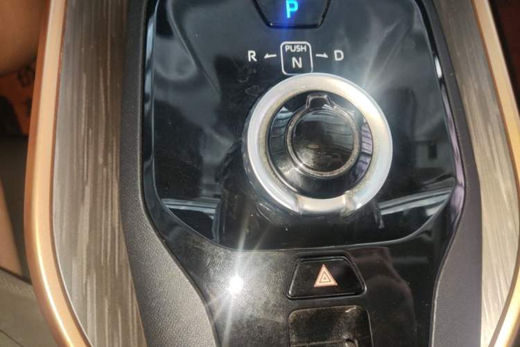 Used Toyota bZ3 2023 616 km Long-Range PRO Gear Lever