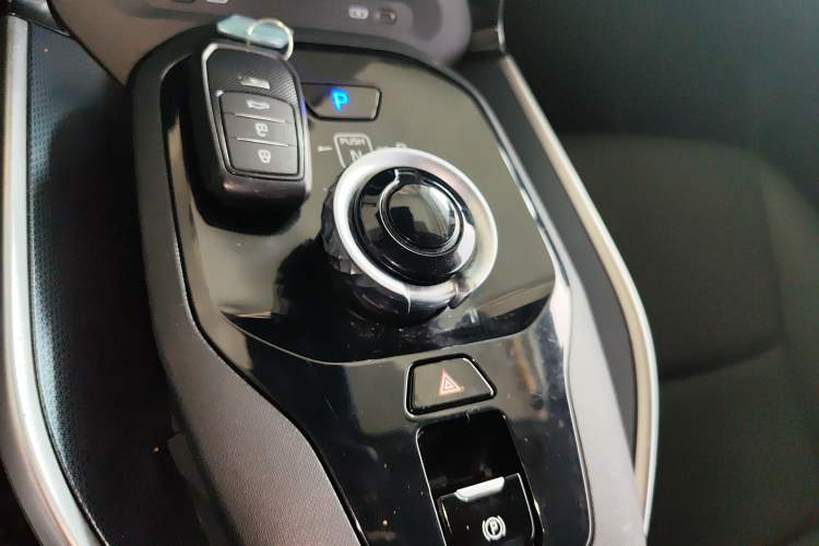 Used Toyota bZ3 2023 517 km Elite PRO Gear Lever