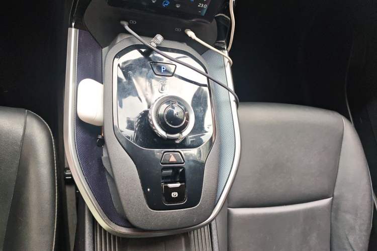 Used Toyota bZ3 2023 517 km Elite PRO Gear Lever
