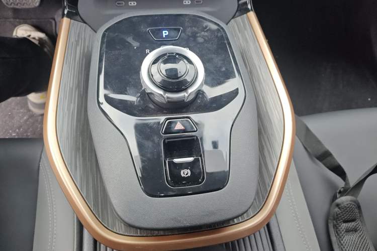 Used Toyota bZ3 2023 616 km Long-Range PRO Gear Lever