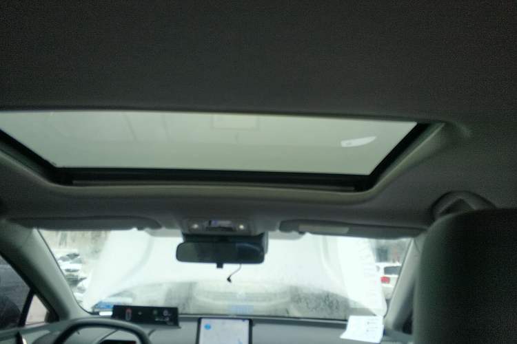 Used Toyota bZ3 2023 517 km Elite PRO Headliner