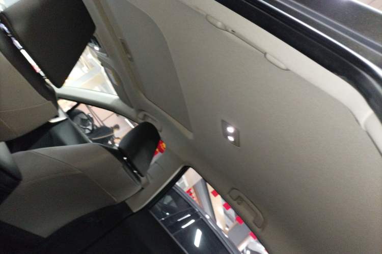 Used Toyota bZ3 2023 616 km Long-Range PRO Headliner
