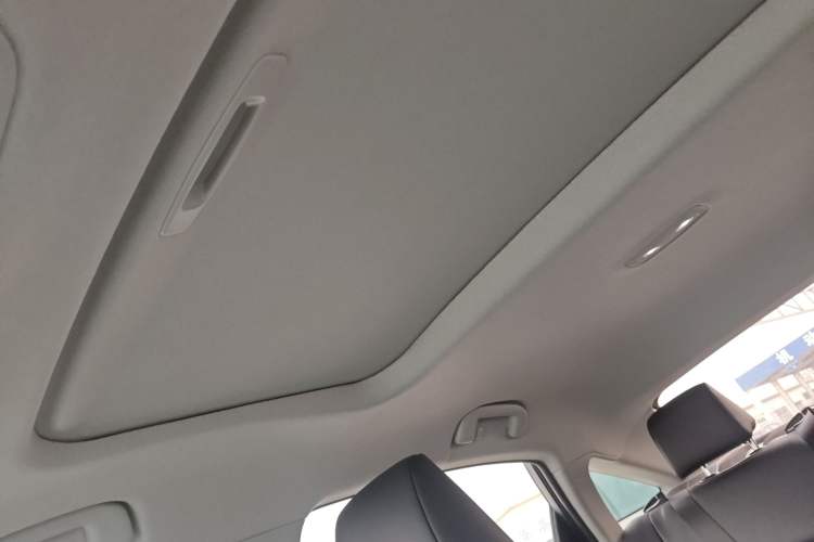 Used Toyota bZ3 2023 616 km Long-Range PRO Headliner