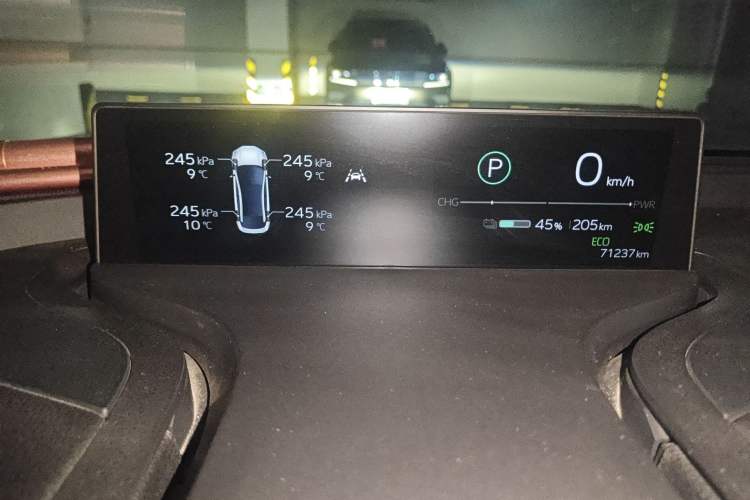 Used Toyota bZ3 2023 616 km Long-Range PRO Instrument Cluster