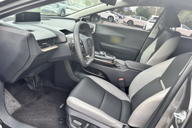 Used Toyota bZ3 2023 616 km Long-Range PRO Interior 2