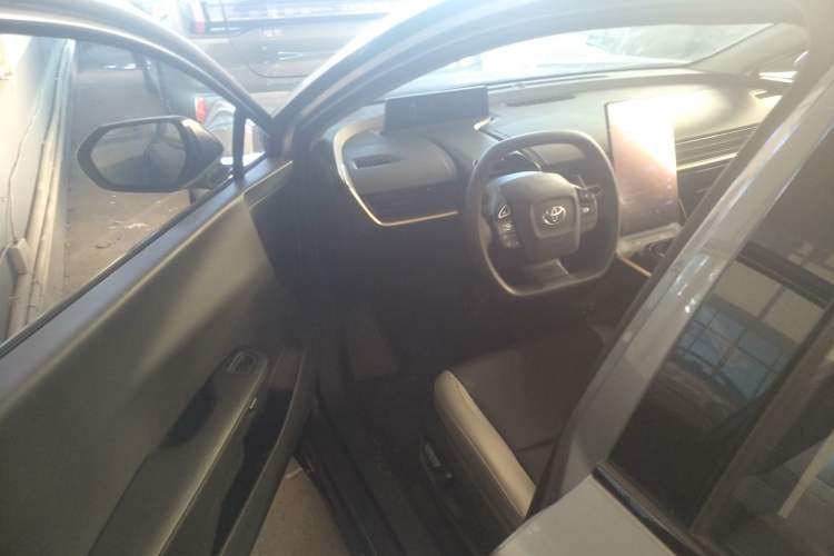 Used Toyota bZ3 2023 616 km Long-Range PRO Interior 3