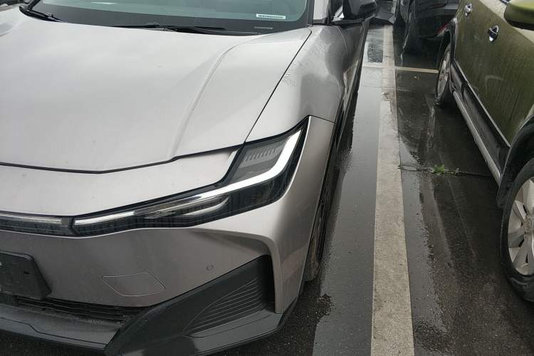 Used Toyota bZ3 2023 517 km Elite PRO Left Front Headlight