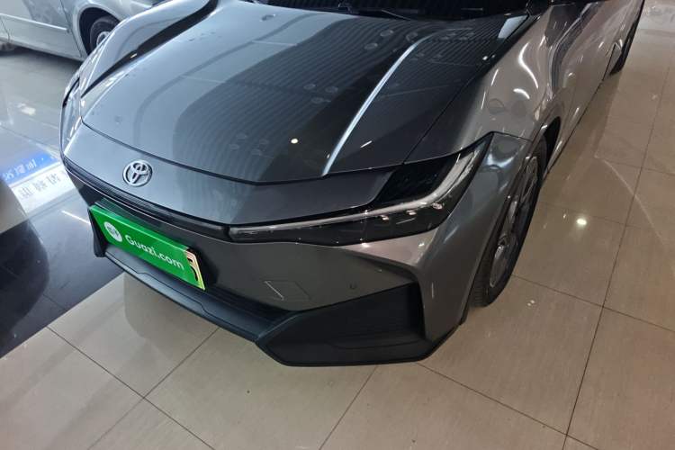 Used Toyota bZ3 2023 616 km Long-Range PRO Left Front Headlight