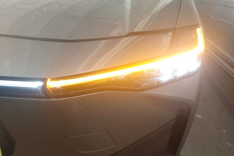 Used Toyota bZ3 2023 616 km Long-Range PRO Left Front Headlight