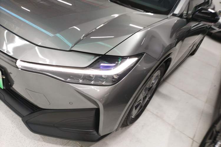 Used Toyota bZ3 2023 616 km Long-Range PRO Left Front Headlight