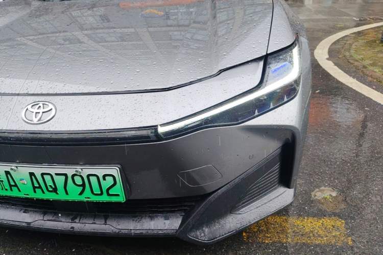 Used Toyota bZ3 2023 616 km Long-Range PRO Left Front Headlight