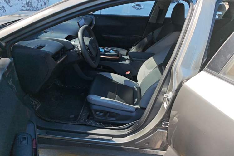 Used Toyota bZ3 2023 616 km Long-Range PRO Left Front Seat