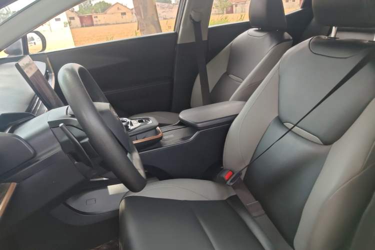 Used Toyota bZ3 2023 517 km Elite PRO Left Front Seat