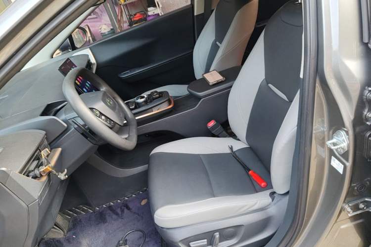 Used Toyota bZ3 2023 616 km Long-Range PRO Left Front Seat