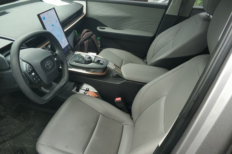 Used Toyota bZ3 2023 517 km Elite PRO Left Front Seat