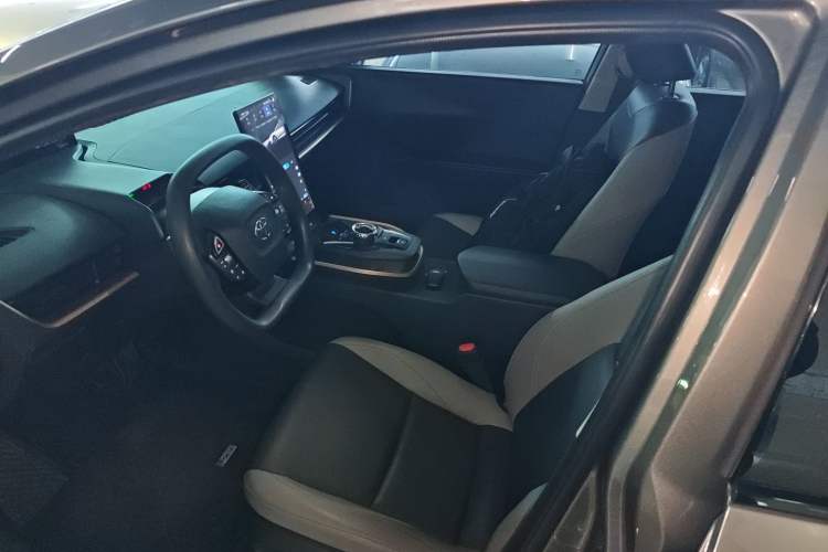 Used Toyota bZ3 2023 616 km Long-Range PRO Left Front Seat