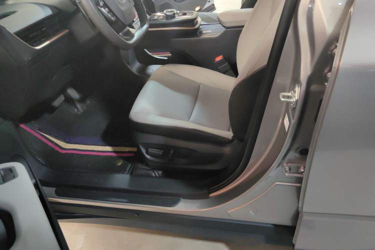 Used Toyota bZ3 2023 517 km Elite PRO Left Front Seat