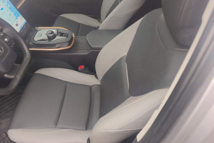 Used Toyota bZ3 2023 517 km Elite PRO Left Front Seat