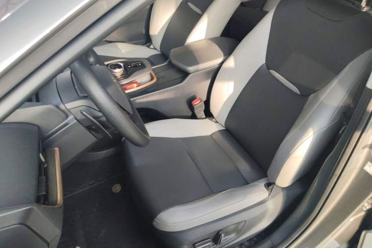 Used Toyota bZ3 2023 616 km Long-Range PRO Left Front Seat