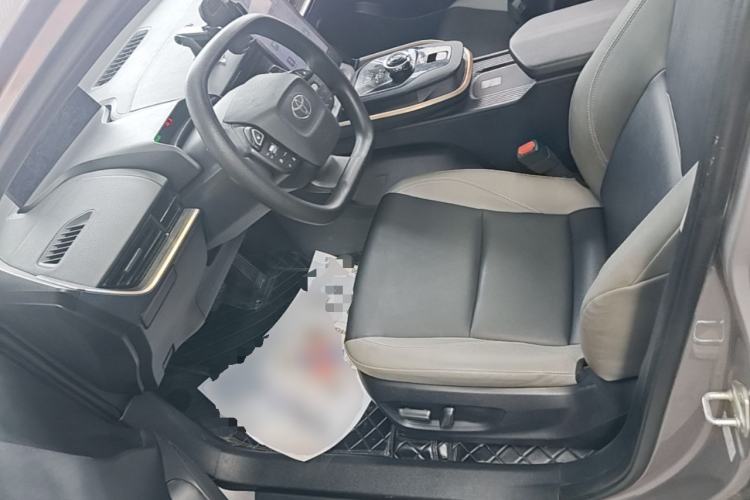 Used Toyota bZ3 2023 517 km Elite PRO Left Front Seat