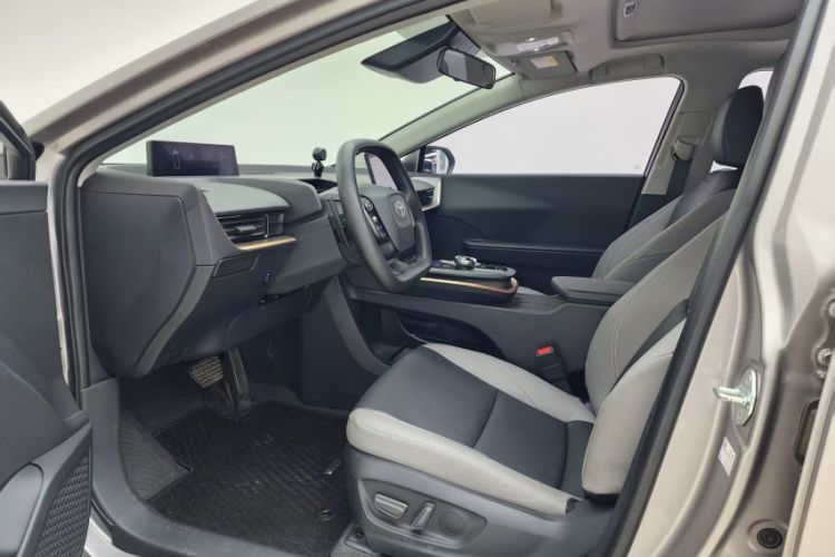 Used Toyota bZ3 2023 517 km Elite PRO Left Front Seat