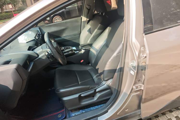 Used Toyota bZ3 2023 517 km Elite PRO Left Front Seat