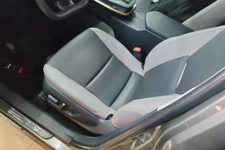 Used Toyota bZ3 2023 616 km Long-Range PRO Left Front Seat