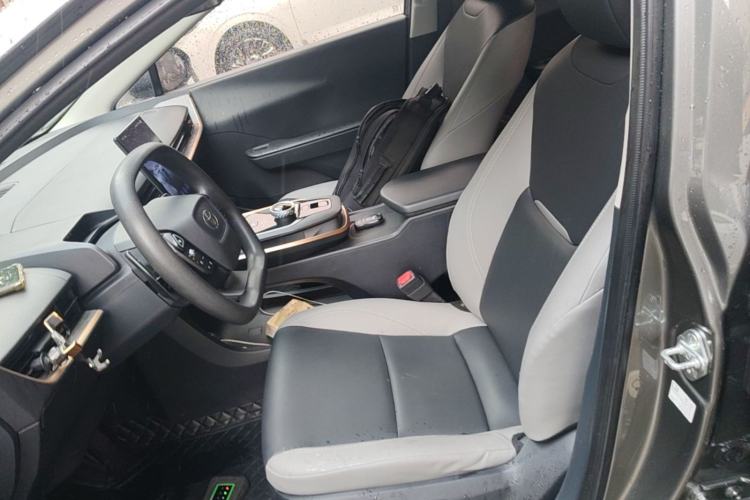 Used Toyota bZ3 2023 616 km Long-Range PRO Left Front Seat