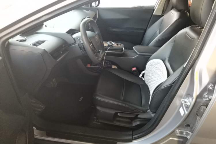 Used Toyota bZ3 2023 517 km Elite PRO Left Front Seat