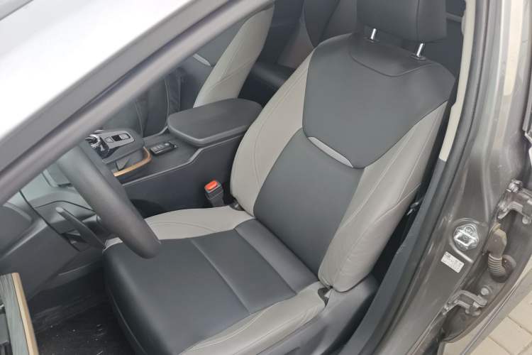 Used Toyota bZ3 2023 616 km Long-Range PRO Left Front Seat