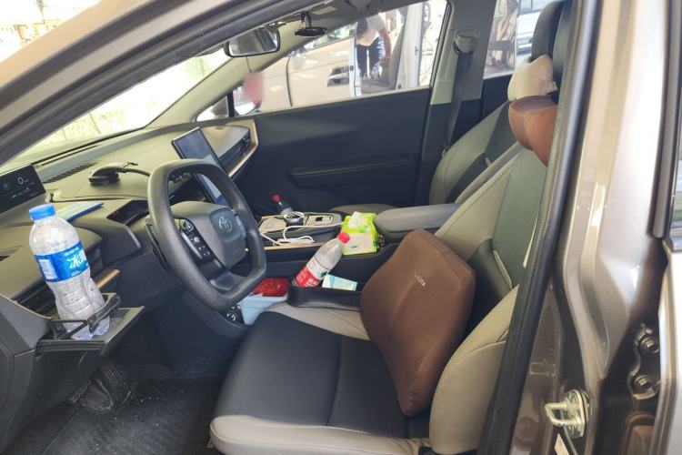 Used Toyota bZ3 2023 616 km Long-Range PRO Left Front Seat