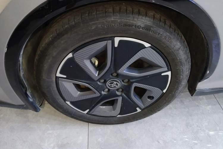 Used Toyota bZ3 2023 517 km Elite PRO Left Front Wheel Hub